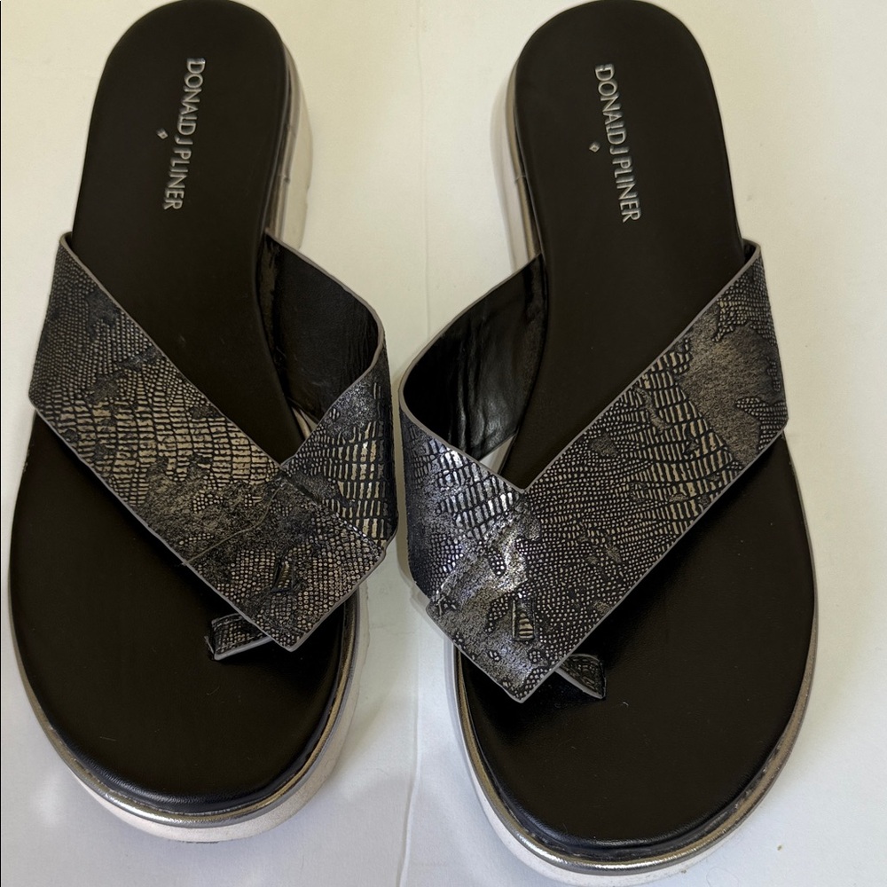 Donald J. Pliner Silver and Black Textured Sandals 10